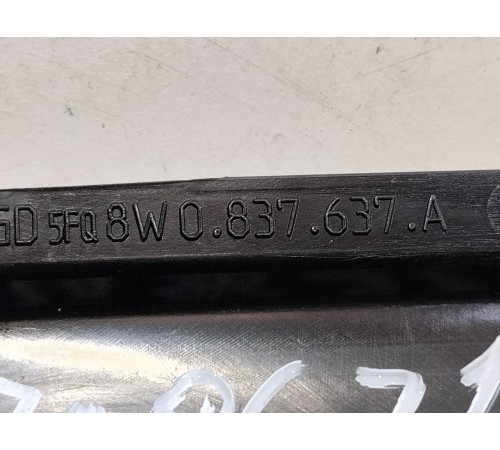 Уголок двери (передний левый)