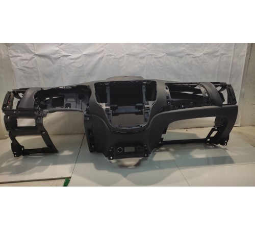 Передняя панель салона