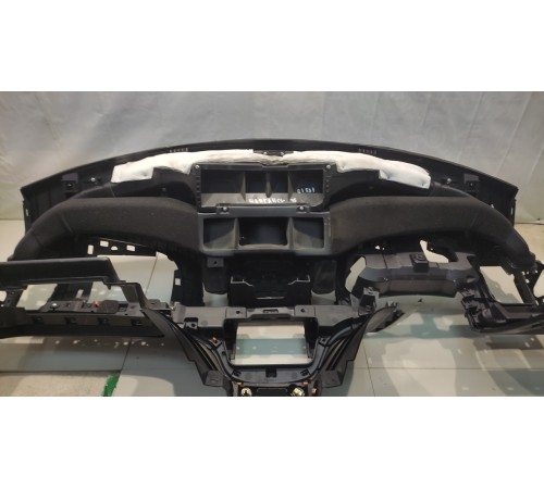 Передняя панель салона