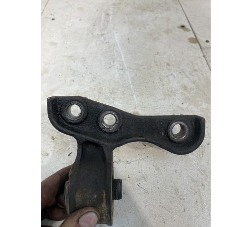 Кронштейн переднего моста