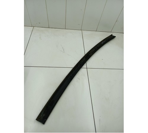 Уплотнитель капота