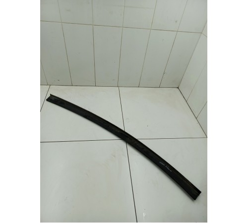 Уплотнитель капота