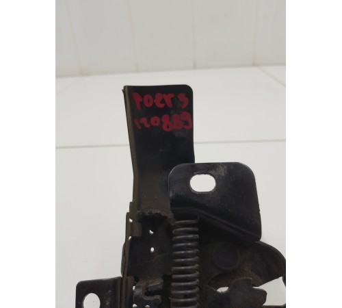 Замок капота