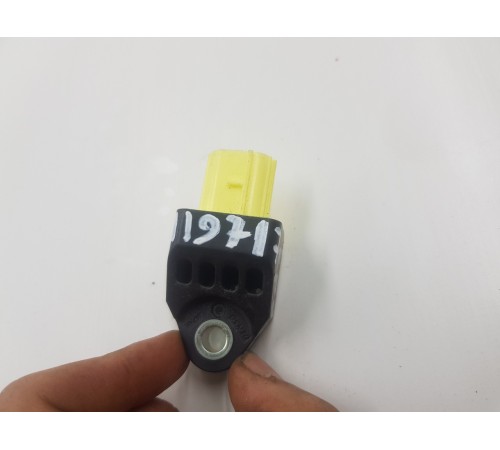 Датчик удара передний левый