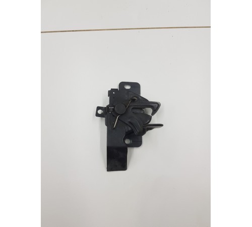 Замок капота