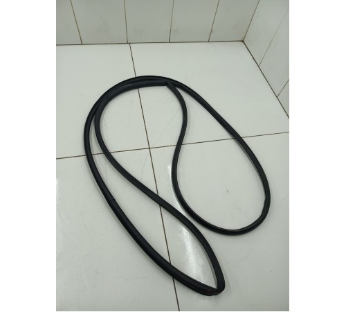 Уплотнитель двери передний правый