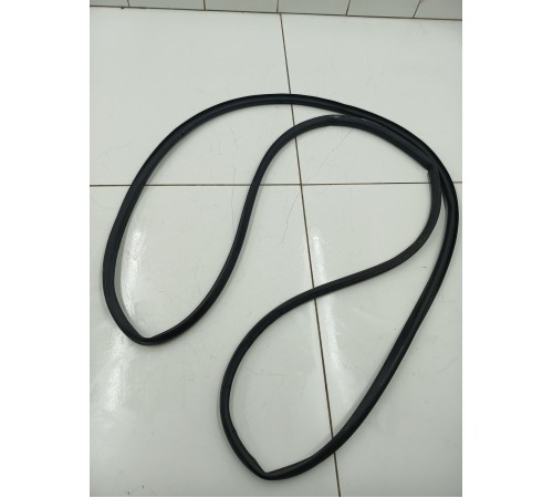 Уплотнитель двери передний правый