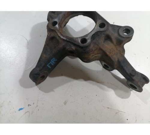 Кулак поворотный передний правый