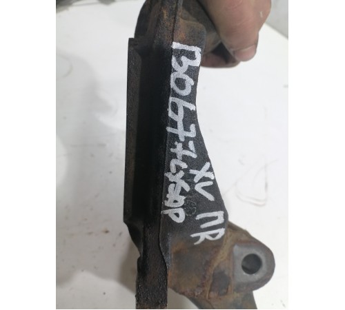 Кулак поворотный передний правый