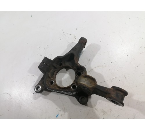 Кулак поворотный передний правый