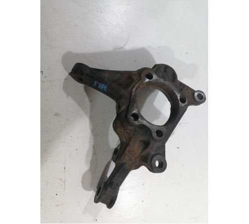 Кулак поворотный передний правый