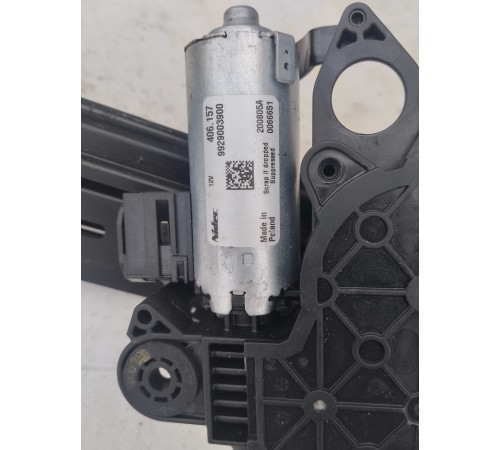 Электрошторка багажника задняя левая