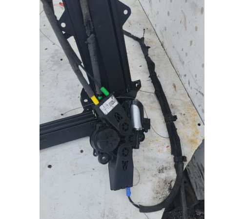 Электрошторка багажника задняя левая