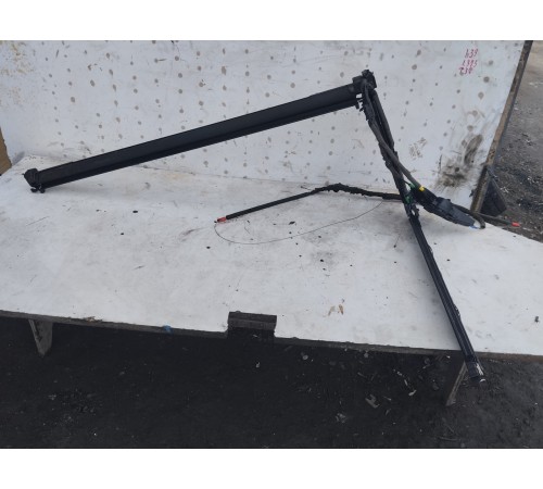 Электрошторка багажника задняя левая