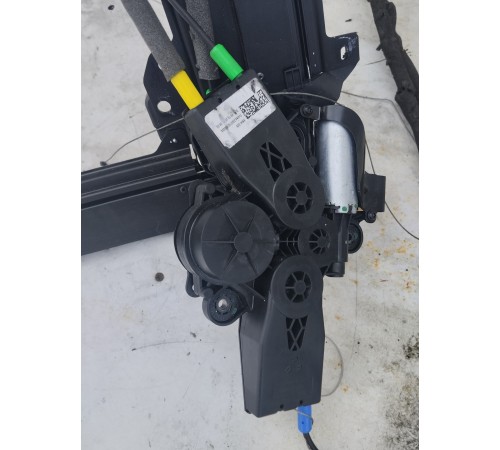 Электрошторка багажника задняя левая