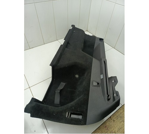 Обшивка багажника правая