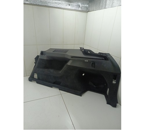 Обшивка багажника правая