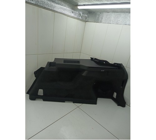 Обшивка багажника правая