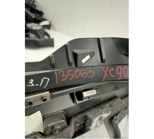 Обшивка багажника правая