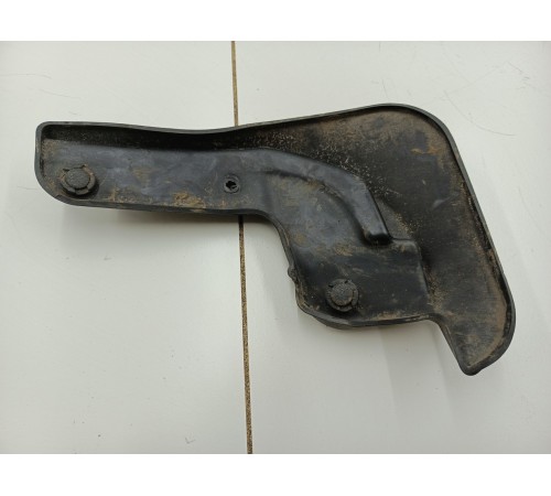 Брызговик передний левый