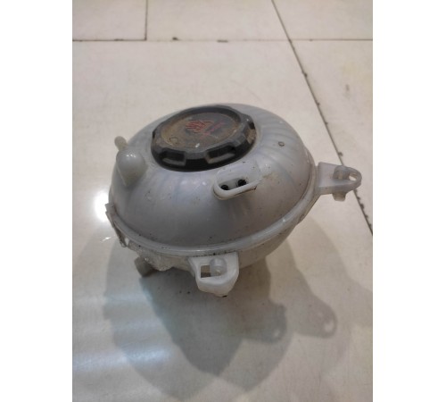 Расширительный бачок охлаждающей жидкости