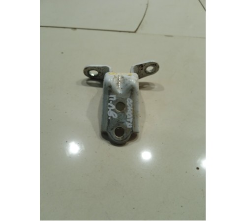 Петля двери(передняя левая верхняя)