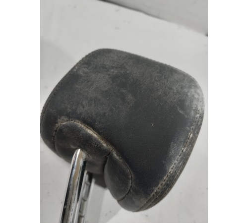 Подголовник сиденья (задний левый)