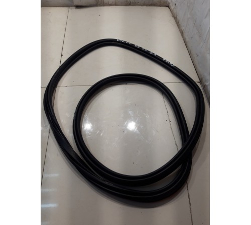 Уплотнитель двери (задний, левый)