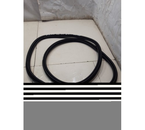 Уплотнитель двери (задний, левый)