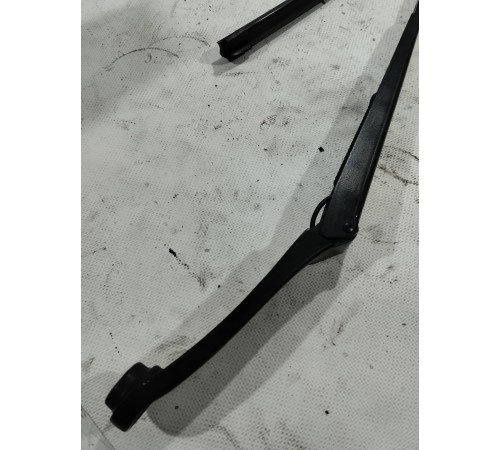 Поводок стеклоочистителя(левый)