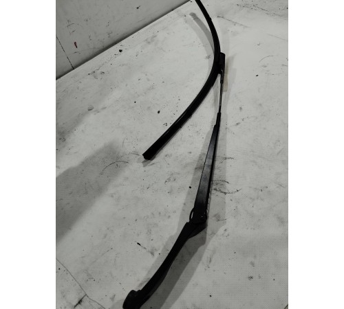 Поводок стеклоочистителя(левый)