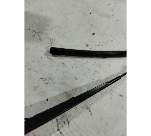 Поводок стеклоочистителя(левый)