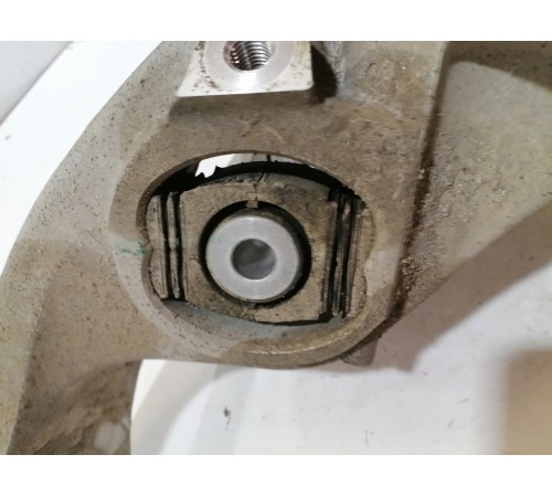 Кулак поворотный задний правый