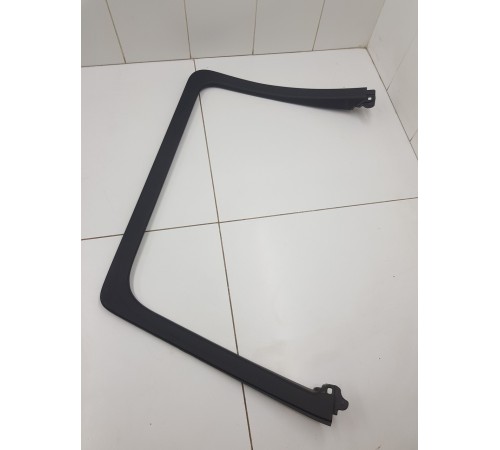 Накладка рамки стекла задняя левая внутренняя