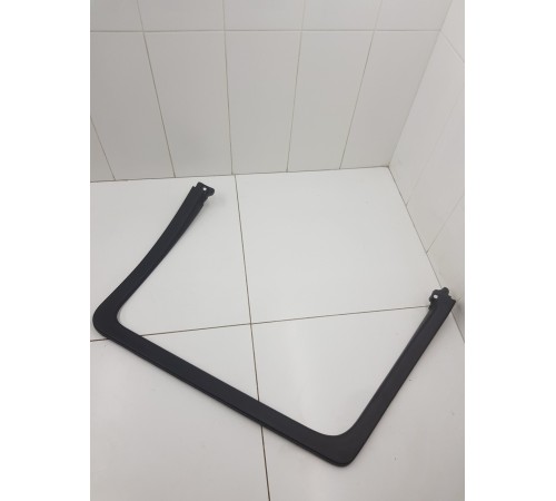 Накладка рамки стекла задняя левая внутренняя