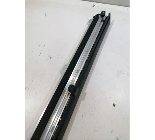 Солнцезащитная шторка двери задняя левая