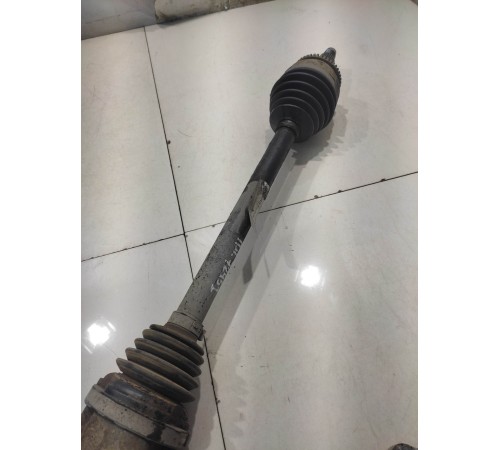 Полуось (привод) (передний, правый)