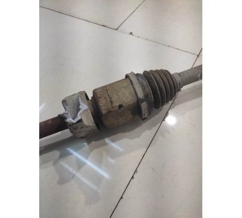 Полуось (привод) (передний, правый)