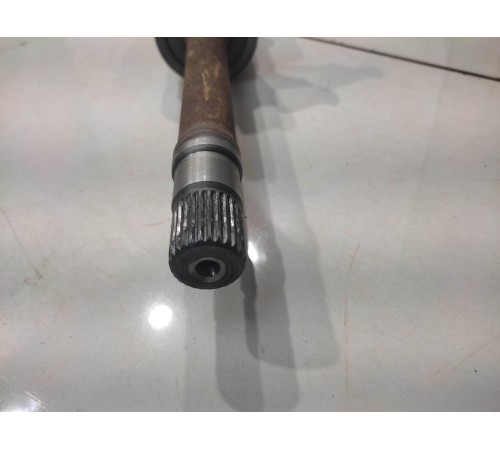 Полуось (привод) (передний, правый)