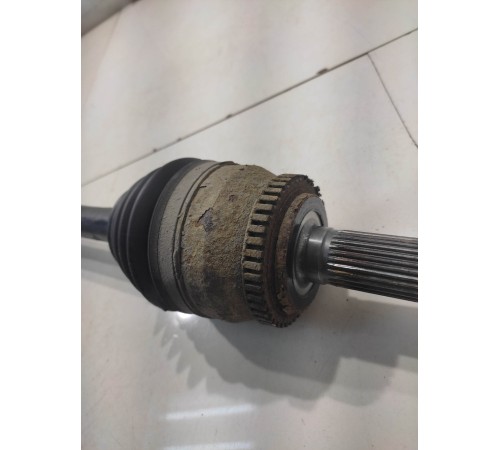 Полуось (привод) (передний, правый)