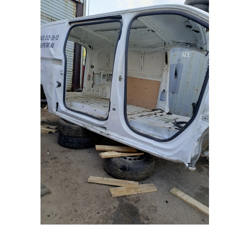 Порог с центральной стойкой правый