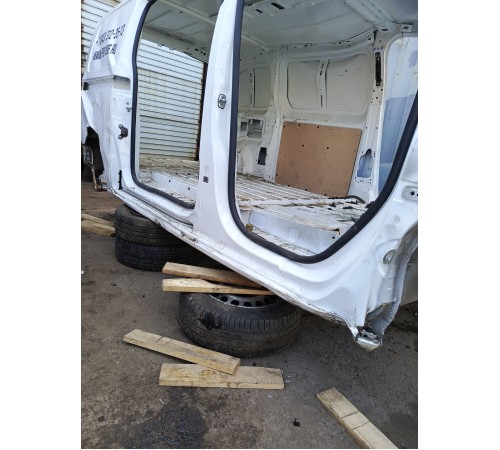 Порог с центральной стойкой правый