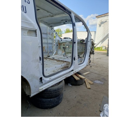 Порог с центральной стойкой правый