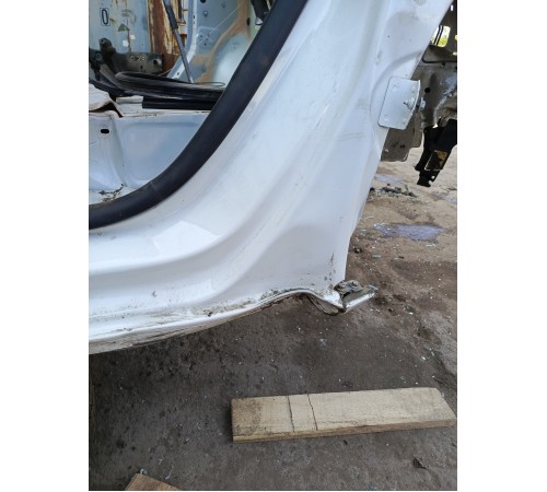 Порог с центральной стойкой правый