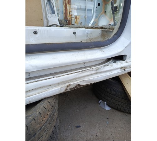 Порог с центральной стойкой правый