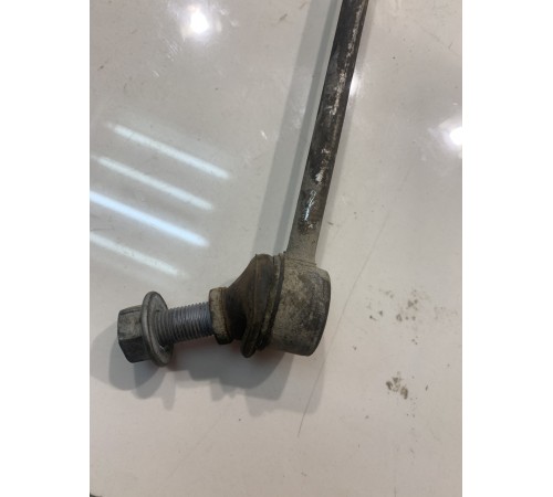 Стойка переднего стабилизатора