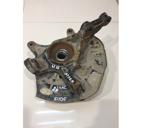 Кулак поворотный передний правый