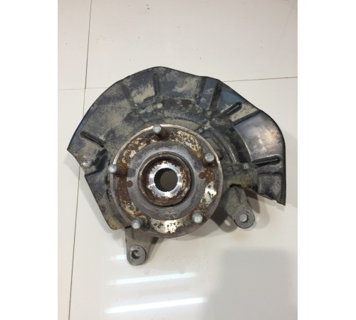 Кулак поворотный передний правый