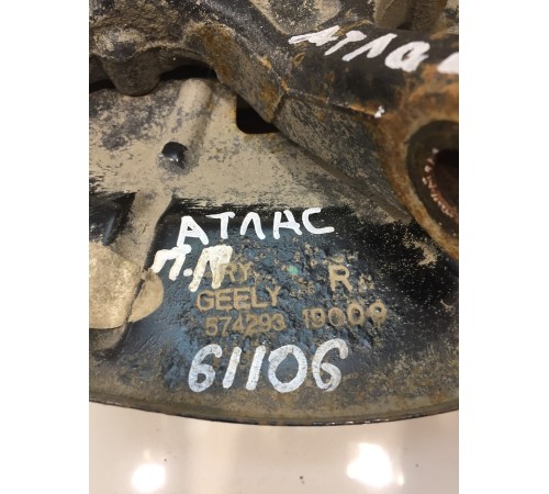 Кулак поворотный передний правый