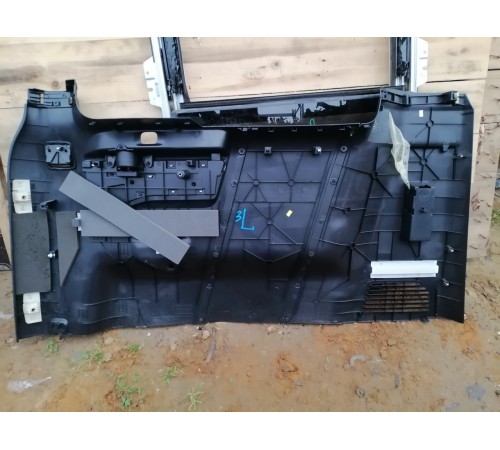 Обшивка багажника левая